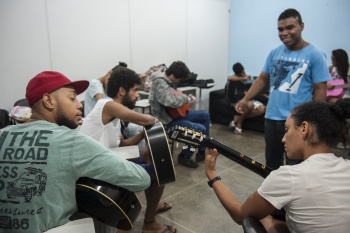 Oficina de Música no CRJ - Centro de Referência da Juventude