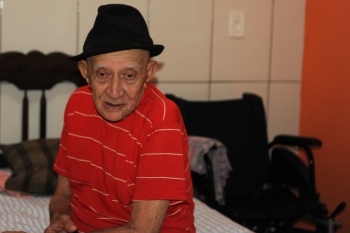 Seu Manoel Idoso acolhido por familia