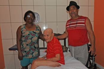 Seu Manoel Idoso acolhido por familia