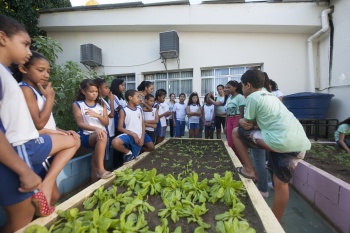 Alunos da EMEF Tancredo de Almeida Neves visitam a EMEF Suzete Cuendet