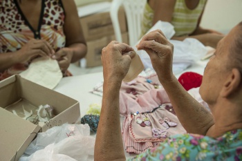 Oficina de boneca de pano no CRAS de Consolação