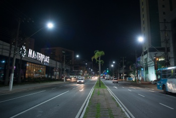 Nova iluminação da Reta da Penha