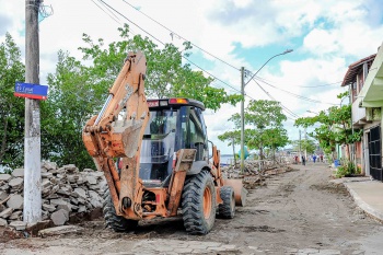 Acompanhamento das obras na Rua Canal no bairro Grande Vitória