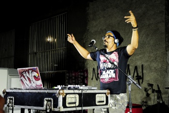 Dj Zappie tocando no lounge