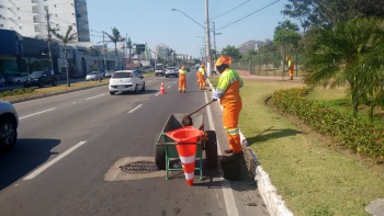 Limpeza de bueiro na Fernando Ferrari
