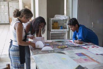 Projeto mesa com as adolescentes atendidas pelo Centro de Referência Especializado de Assistência Social (CREAS)de Bento Ferreira