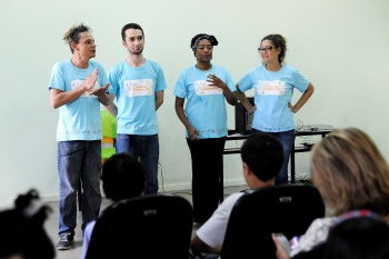 Equipe que realizou apresentações teatrais