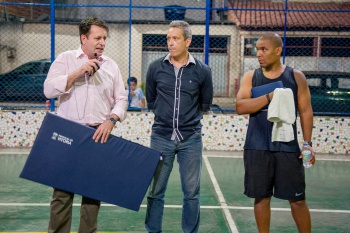 Entrega de material esportivo - Aeróbica Noturna em São Pedro