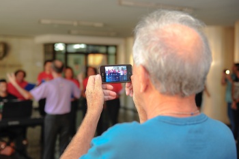 Coral Canta Vitória apresenta Canções Natalinas no saguão da Prefeitura de Vitória