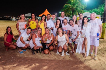 Réveillon 2016 na Praia de Camburi - Pessoas reunidas na areia