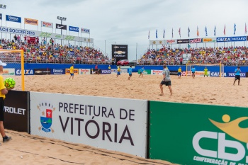 Futebol de areia na Arena Verão