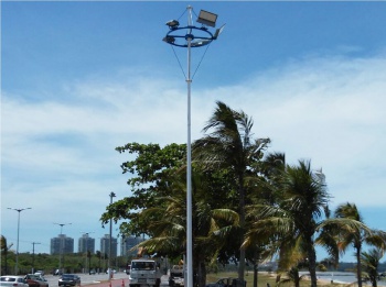 Novos postes na orla de Camburi