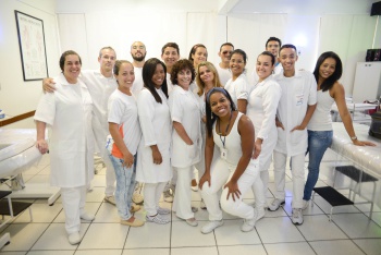 Massagem terapêutica SENAC - Alunos e professora