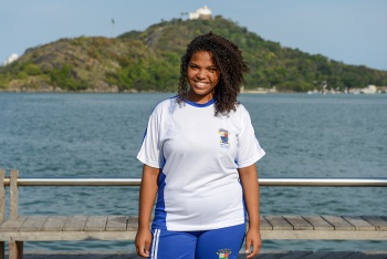 Alunas que irão conduzir a Tocha - Bruna