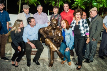 Inauguração da estátua de Maurício de Oliveira