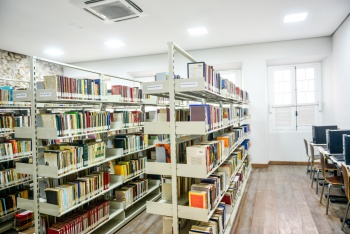Biblioteca Municipal Adelpho Poli Monjardim