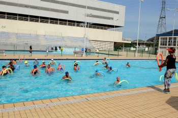 Aula de natação no Tancredão