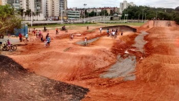 Pista de bicicross no Parque Zé da Bola