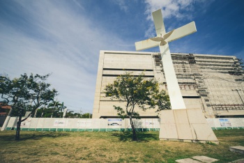 Cruz Reverente na Praça do Papa João Paulo II