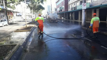 Limpeza da rua da lama