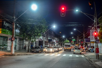 NOVA ILUMINAÇÃO NA AVENIDA MARECHAL CAMPOS
