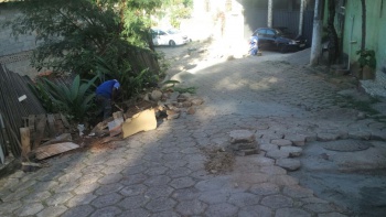 Tapa-buraco na rua Aurea Andrade Cyprestes