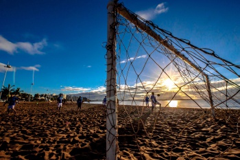 Praia de Camburi ao amanhecer