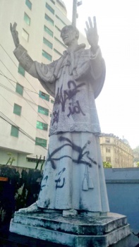 Estátua Pio XII antes do restauro
