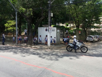 Agentes prestam apoio a alunos da Emef Eunice Pereira