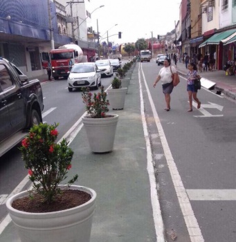avenida Pedro Nolasco ganha vasos de plantas