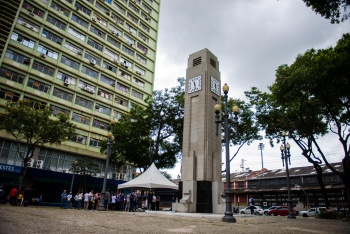 Entrega do relógio da praça oito