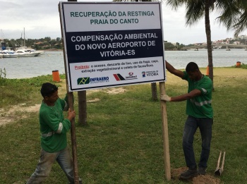 Cercamento de restinga em Camburi