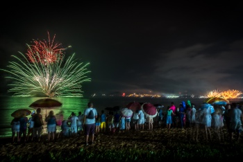 queima de fogos praia Camburi na altura do Soe de Jardim Camburi