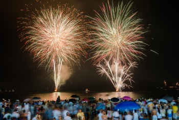 show pirotécnico na praia de camburi