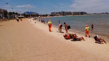 limpeza da praia de Camburi na manhã do dia 1 de dezembro