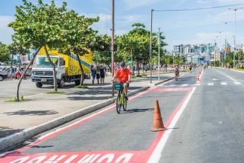 Rua de lazer na Avenida Dante Michelini, Praia de Camburi