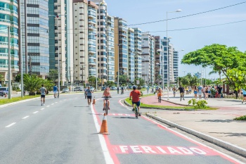 Rua de lazer na Avenida Dante Michelini, Praia de Camburi