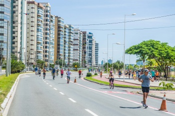 Rua de lazer na Avenida Dante Michelini, Praia de Camburi