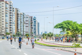 Rua de lazer na Avenida Dante Michelini, Praia de Camburi