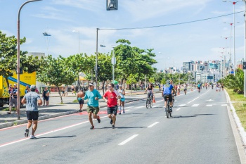 Rua de lazer na Avenida Dante Michelini, Praia de Camburi