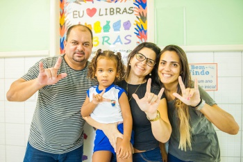 Trabalho de inclusão no CMEI Carlos Alberto Martinelli de Souza com a aluna Ketlen