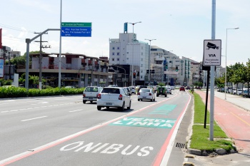 FAIXA VERDE FAIXA DE PISTA EXCLUSIVA PARA ÔNIBUS