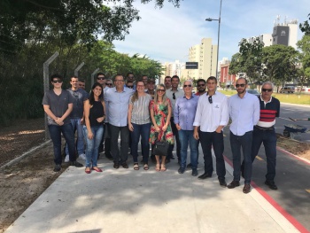 Plantio de árvores na Adalberto Simão Nader