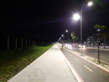 Iluminação na avenida Adalberto Simão Nader