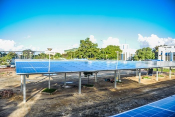 Usina de Energia Solar na Praça do Papa