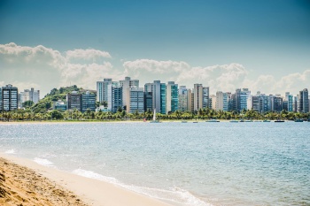 Curva da Jurema com vista para os prédios da Praia do Canto