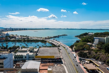 Praia do Canto com vista para Ponte de Camburi e Praia de Camburi ao fundo