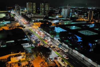 Avenida Nossa Senhora da Penha (Reta da Penha) à noite