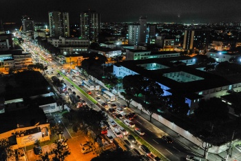 Avenida Nossa Senhora da Penha (Reta da Penha) à noite