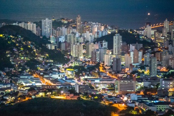 Cidade de Vitória à Noite